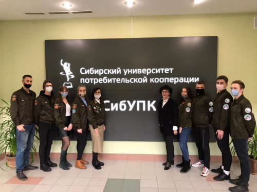 Студенты СибУПК, отработавшие трудовой сезон в Ялте,  были награждены значками «Ударник 2020»